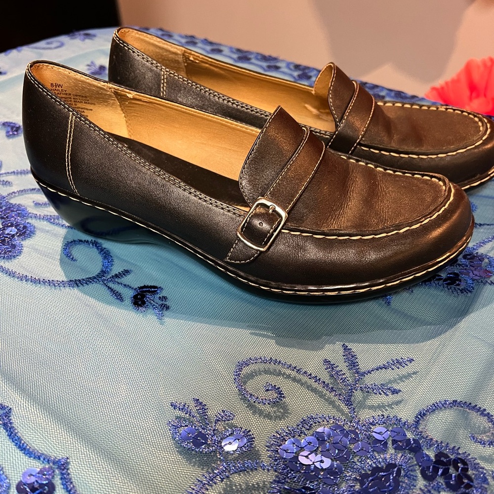Solos black leather lady’s shoes size 8.5 WIDE width